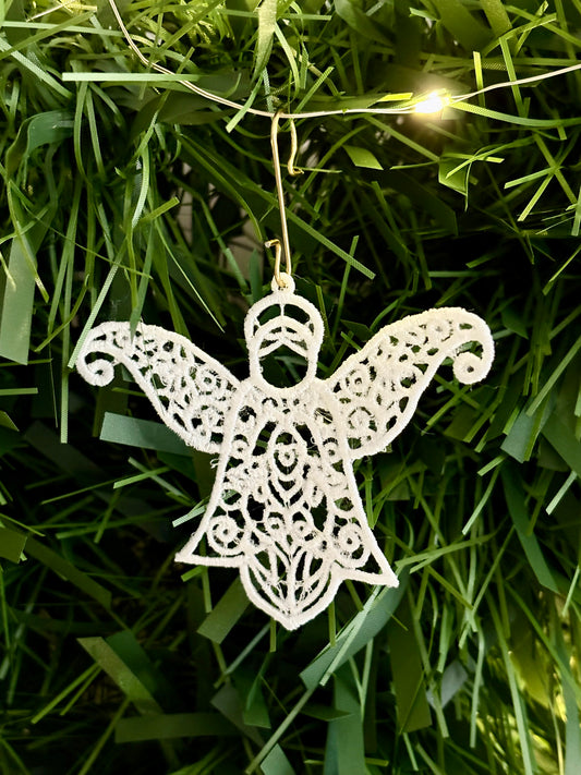 Holiday Edit – Freestanding Lace Ornament “Angels” (White / Gold / Silver)