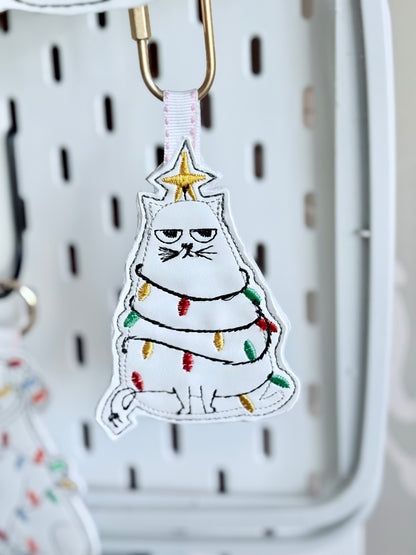 Embroidered Christmas Pet Keychains – Handmade Cats & Dogs Wrapped in Holiday Lights
