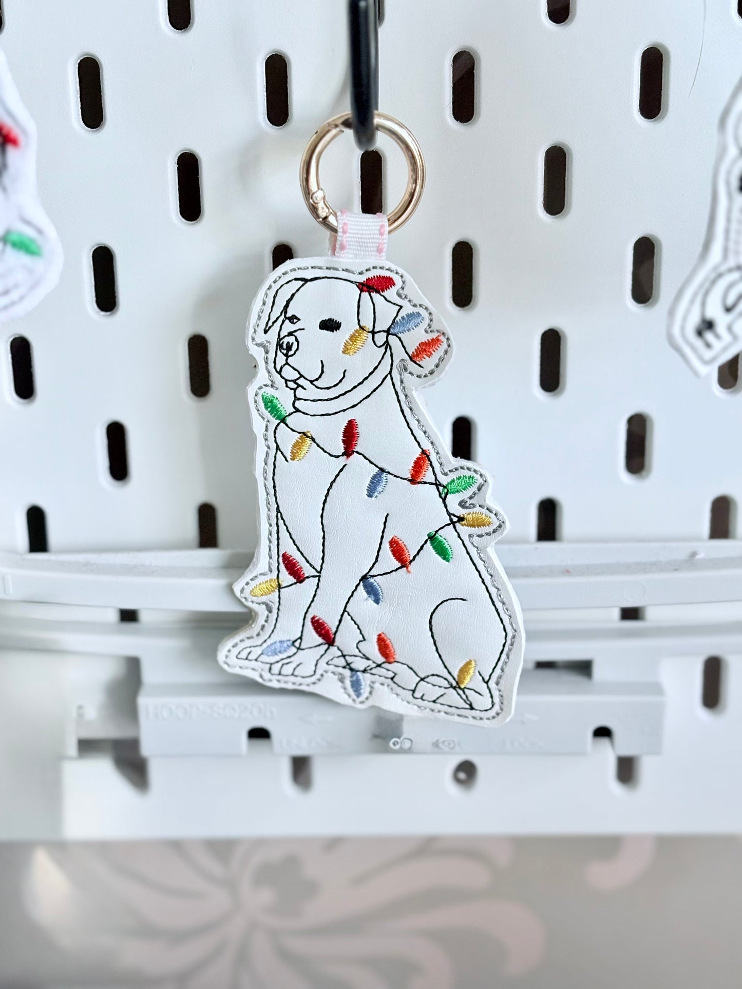 Embroidered Christmas Pet Keychains – Handmade Cats & Dogs Wrapped in Holiday Lights