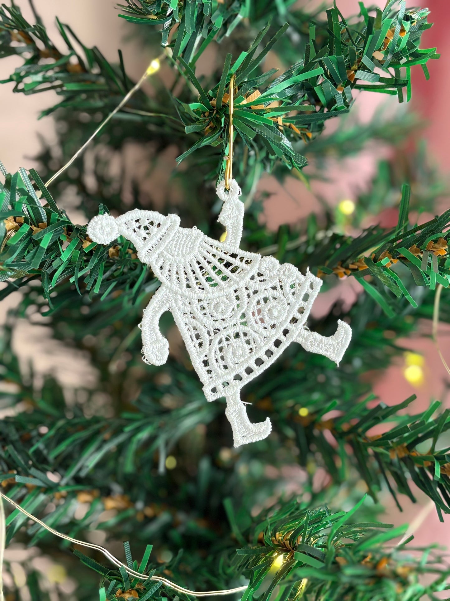 Holiday Edit – Freestanding Lace Ornament “Santa Claus” (White / Gold / Silver / Colourful)