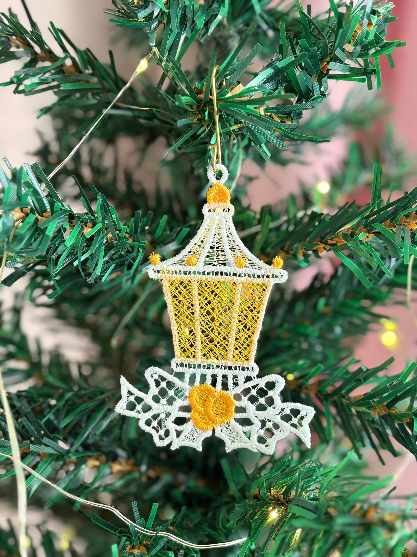 Holiday Edit – Freestanding Lace Ornament “Lantern” (White / Gold / Silver / Colourful)