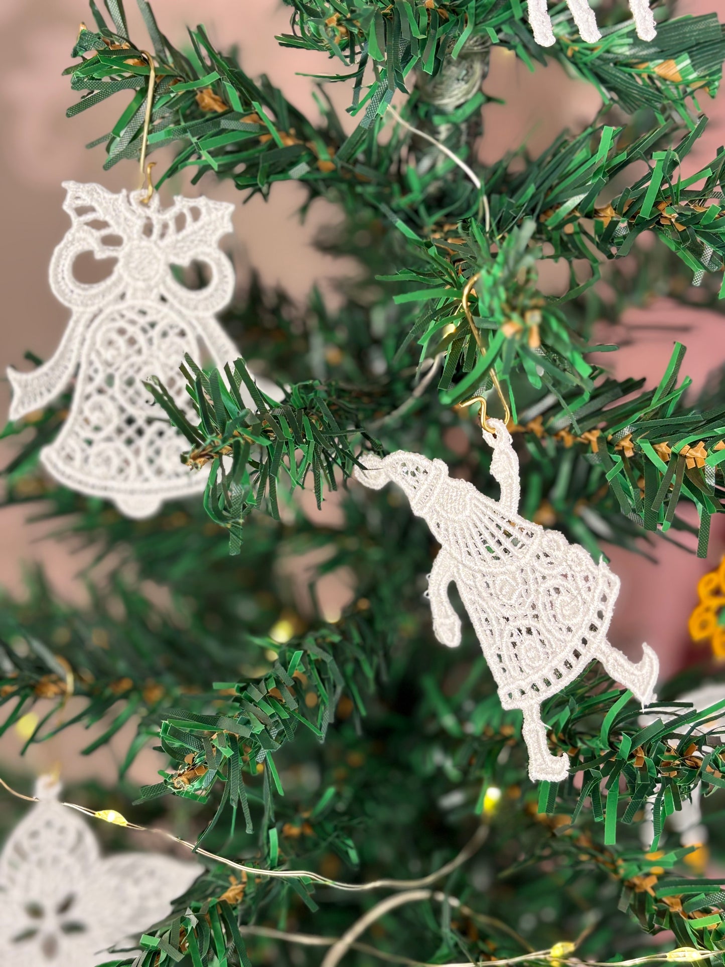 Holiday Edit – Freestanding Lace Ornament “Santa Claus” (White / Gold / Silver / Colourful)