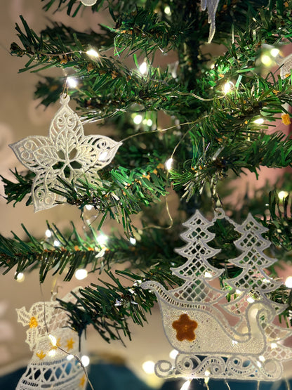 Holiday Edit – Freestanding Lace Ornament “Star” (White / Gold / Silver)