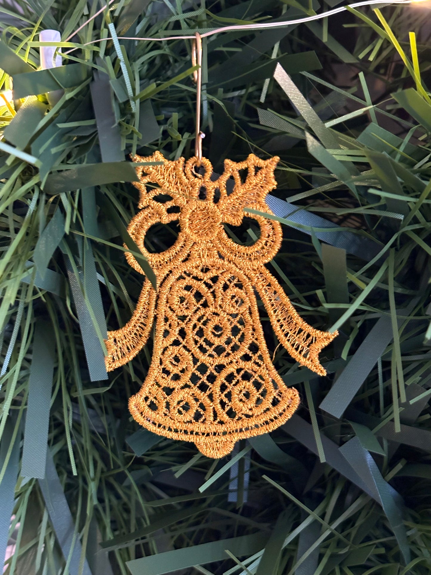 Holiday Edit – Freestanding Lace Ornament “Bell” (White / Gold / Silver / Colourful)