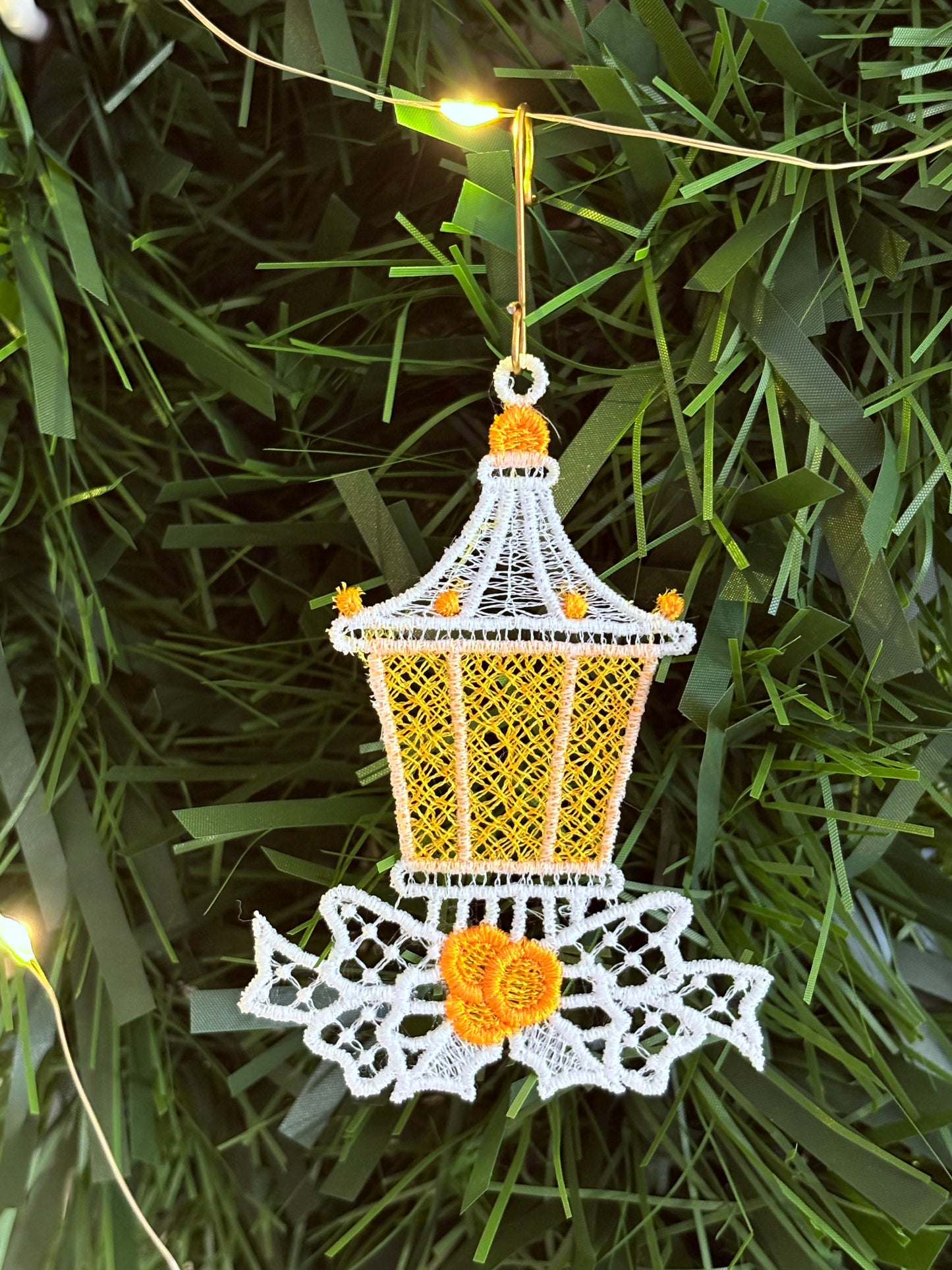 Holiday Edit – Freestanding Lace Ornament “Lantern” (White / Gold / Silver / Colourful)
