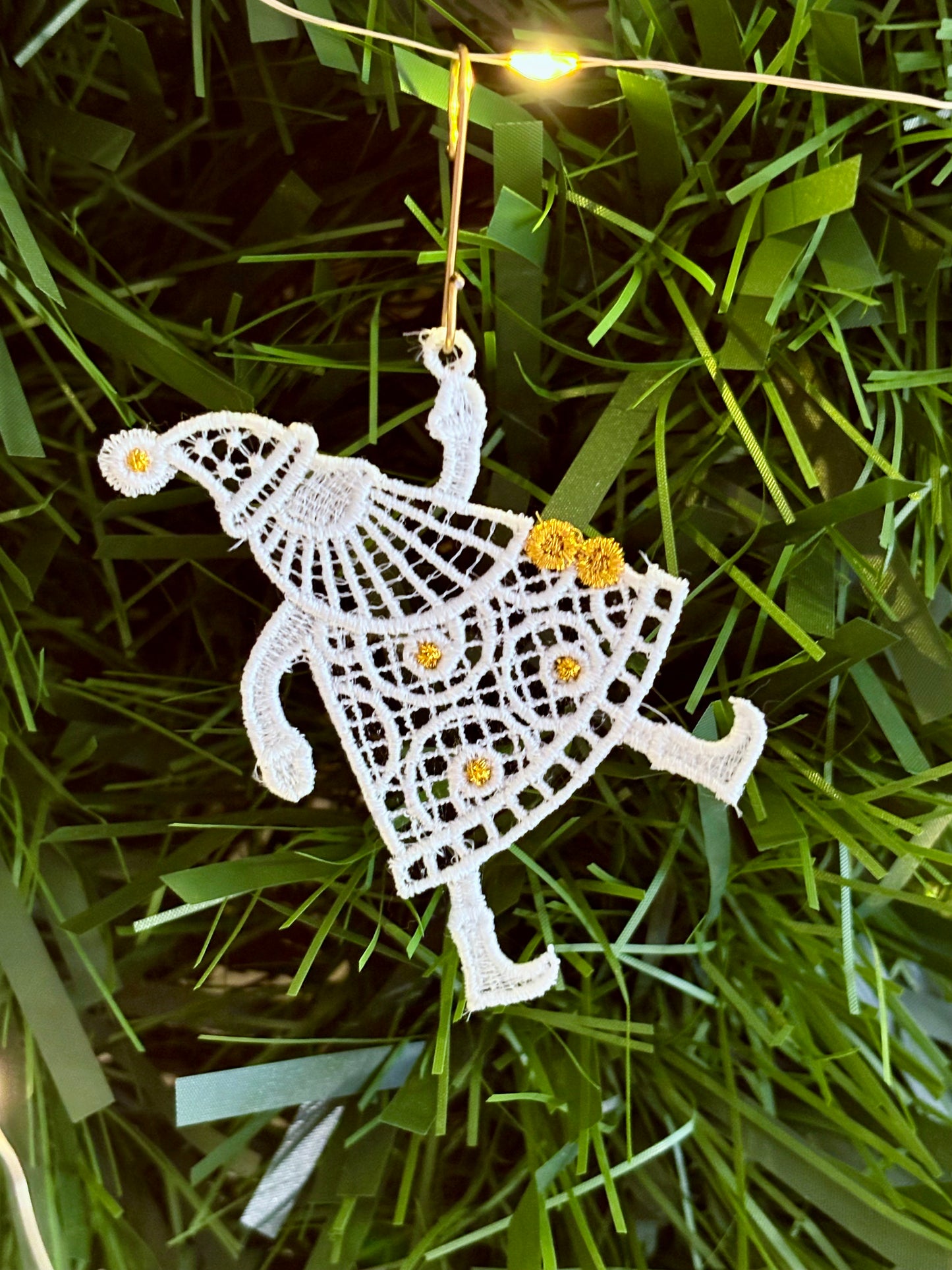 Holiday Edit – Freestanding Lace Ornament “Santa Claus” (White / Gold / Silver / Colourful)