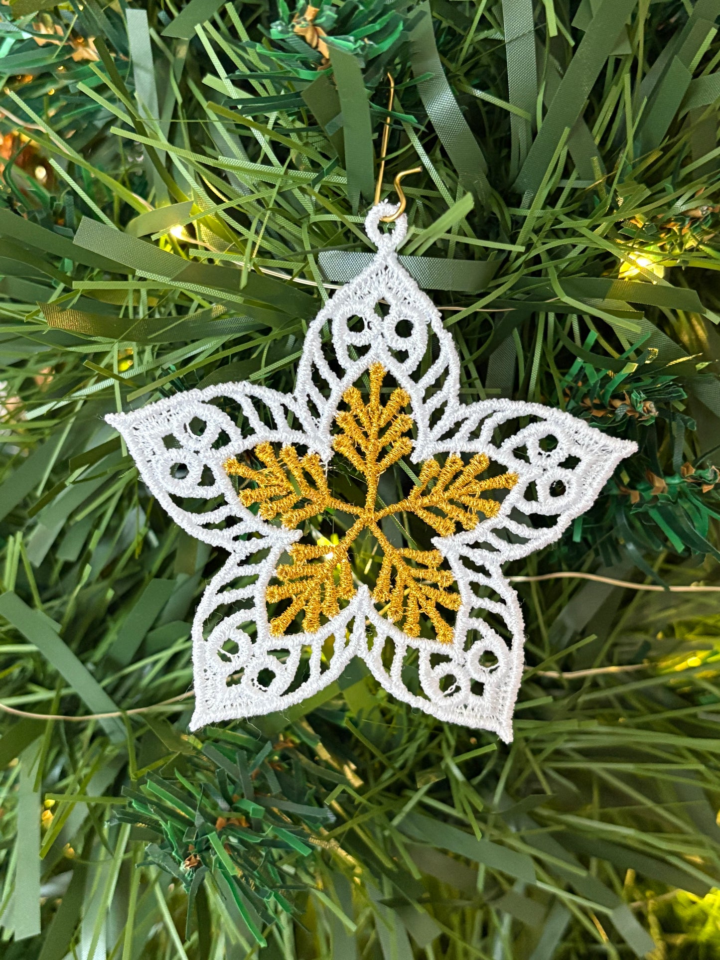 Set of 10 Machine-Embroidered Christmas Ornaments – White & Gold Lace Decorations