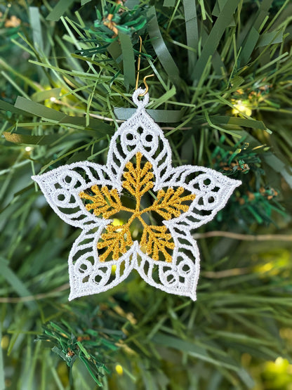 Holiday Edit – Freestanding Lace Ornament “Star” (White / Gold / Silver)