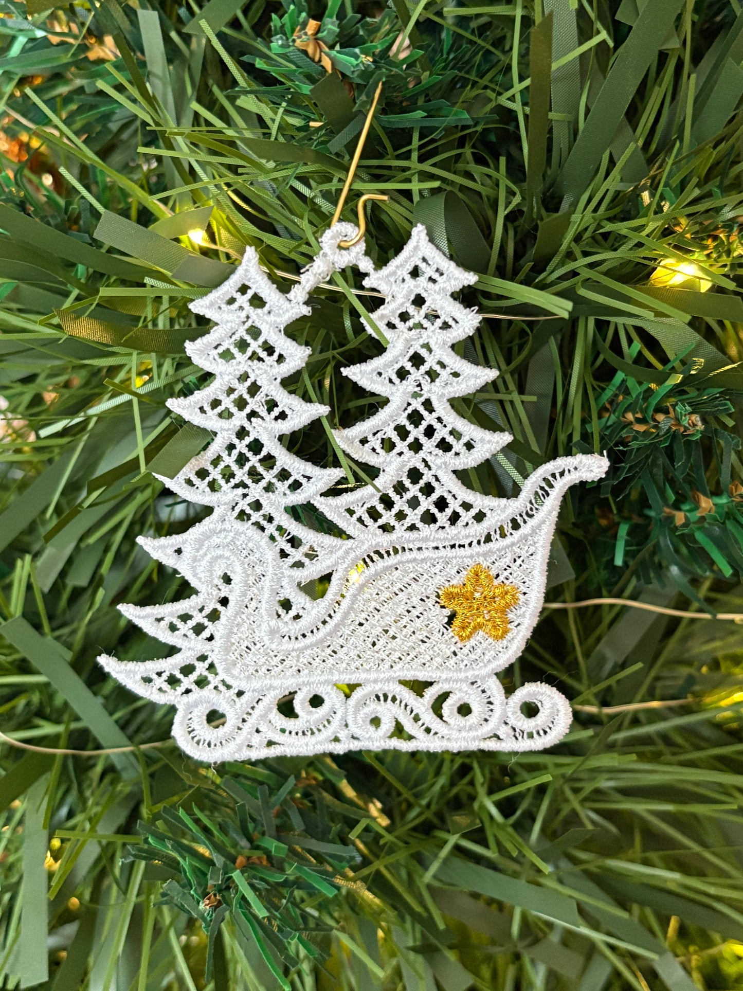 Set of 10 Machine-Embroidered Christmas Ornaments – White & Gold Lace Decorations