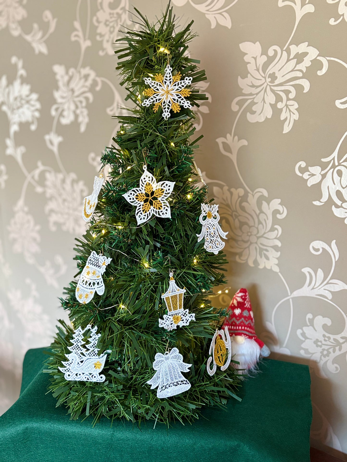 Set of 10 Machine-Embroidered Christmas Ornaments – White & Gold Lace Decorations